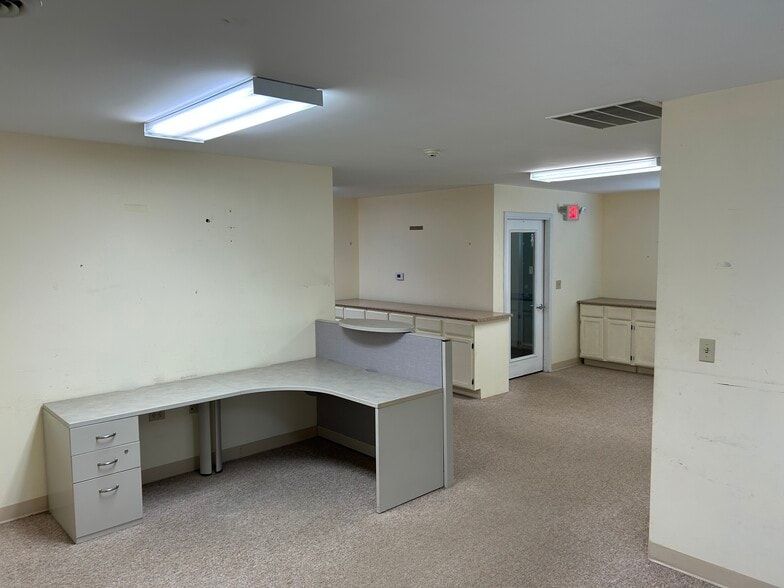 More Photos Of 877 Whitney Dr, Lapeer Warehouse For Lease
