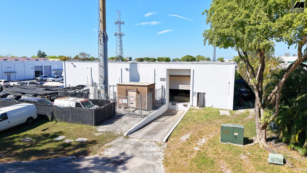 More Photos Of 5220-5296 NW 163rd St, Miami Lakes Warehouse For Lease
