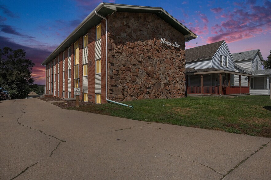 More Photos Of 4422 S 25th St, Omaha Apartments For Sale