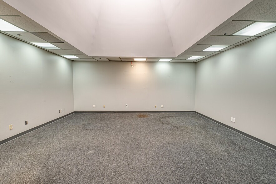 More Photos Of 1800 Ocean Ave, Ronkonkoma Light Distribution For Lease