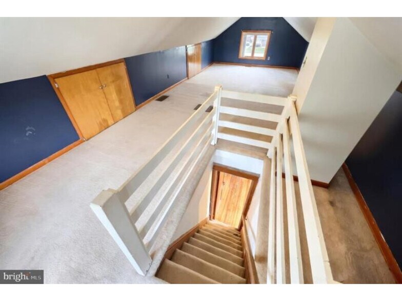 More Photos Of 2151 Maple Rd, York Flex For Sale