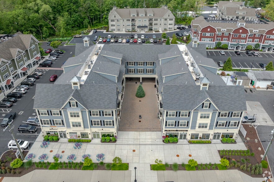 More Photos Of 800 Federal Rd, Brookfield Apartments For Lease