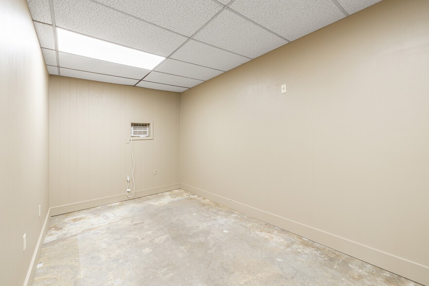 More Photos Of 530 Seydler st, Gonzales Office For Sale