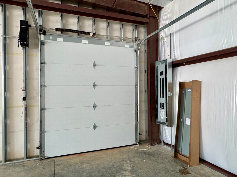 More Photos Of 1496 Chester Ave, Springdale General Retail For Lease