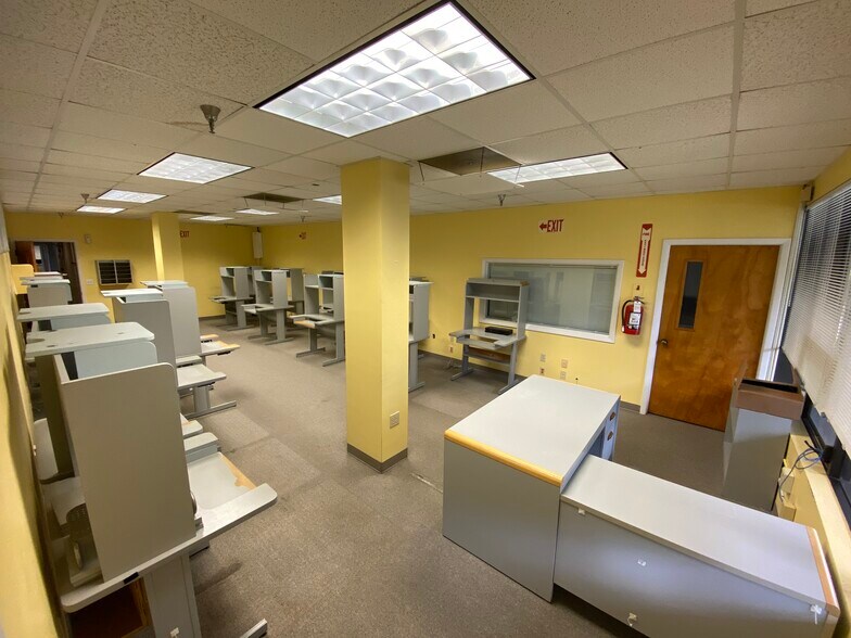 More Photos Of 4514 19th Street Ct E, Bradenton Manufacturing For Sale