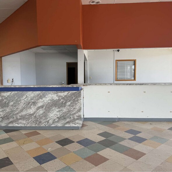 More Photos Of 1900 E Pawnee St, Wichita Freestanding For Sale