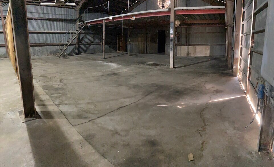 More Photos Of 41 Spring St, Jacksonville Warehouse For Sale