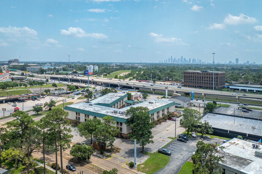 More Photos Of 2504 North Loop W, Houston Hotel For Sale