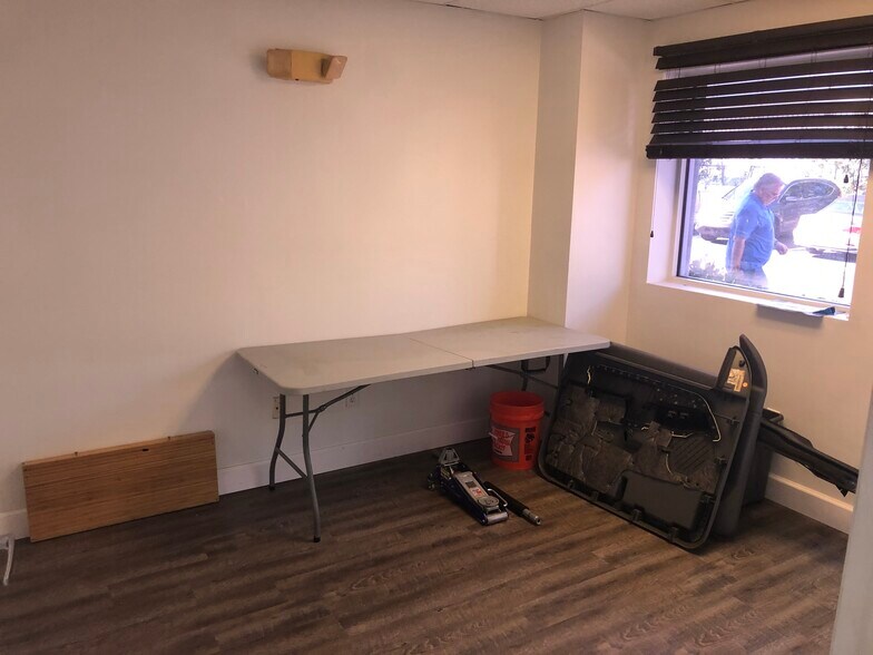 More Photos Of 843 W 13th Ct, Riviera Beach Warehouse For Lease