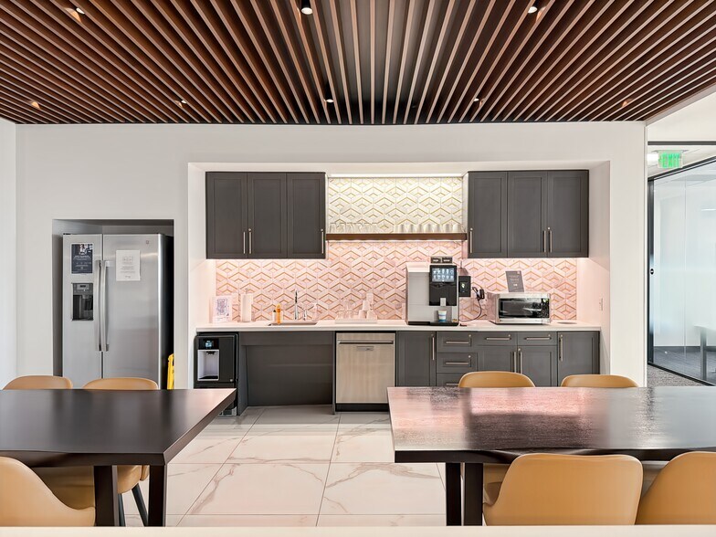 More Photos Of 5956 Sherry Ln, Dallas Coworking Space