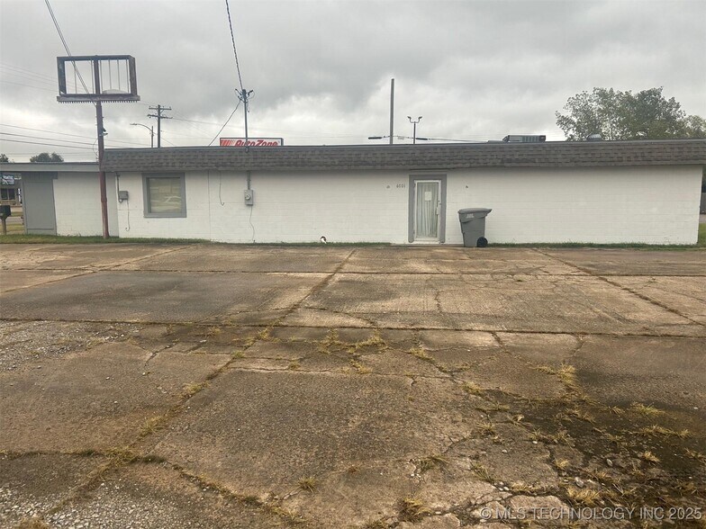 More Photos Of 603 W Cherokee St, Wagoner Freestanding For Sale
