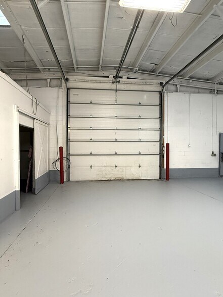 More Photos Of 151 Ferris st, Galesburg Warehouse For Sale