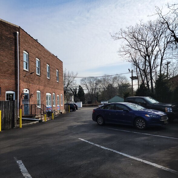 More Photos Of 600 Main St, Riverton Office For Sale