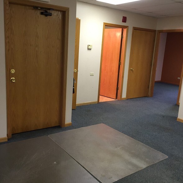 More Photos Of 1440 Maple Ave, Lisle Office For Lease