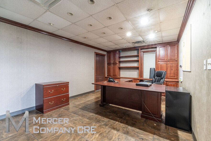 More Photos Of 813 SE 84th St, Oklahoma City Manufacturing For Sale