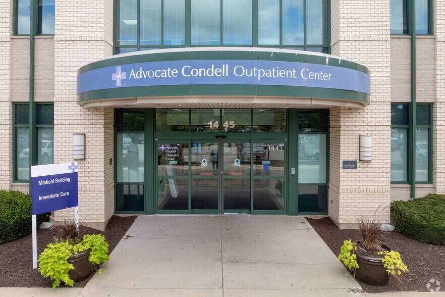 More Photos Of 1445 N Hunt Club Rd, Gurnee Unknown For Lease