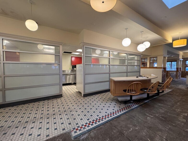More Photos Of 2949 Dixie Hwy, Hamilton Restaurant For Lease