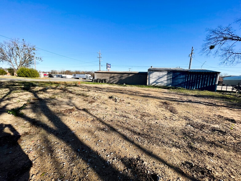 More Photos Of 1019 S Mississippi Ave, Atoka Auto Repair For Sale