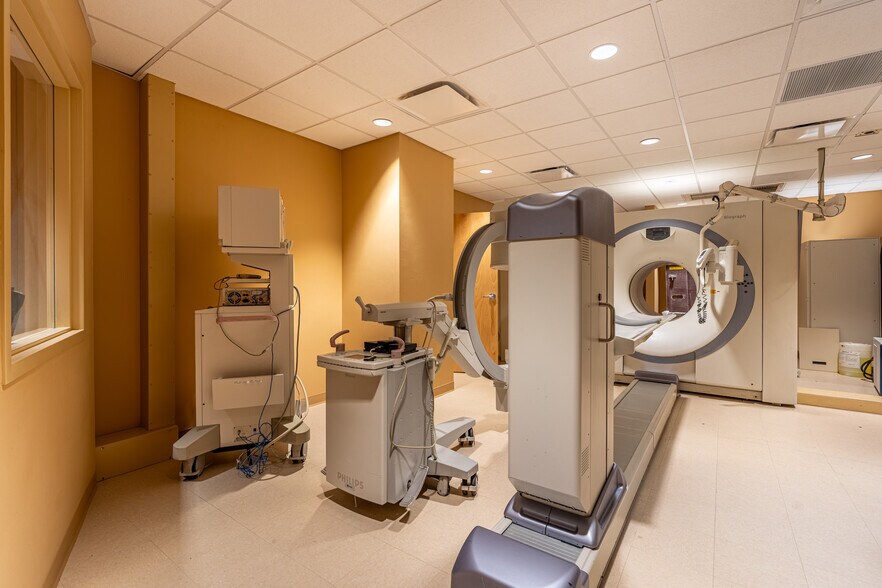 More Photos Of 111 N Wabash Ave, Chicago Office For Sale