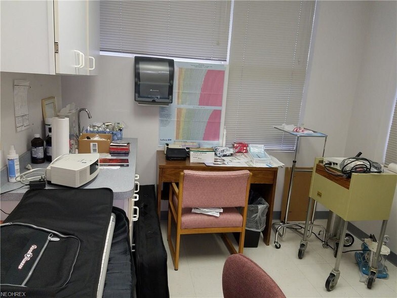 More Photos Of 5319 Meadow Ln, Elyria Medical For Sale