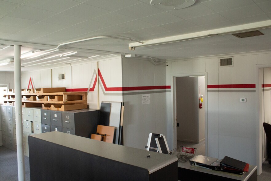 More Photos Of 645 Bellefontaine Ave, Marion Light Distribution For Sale
