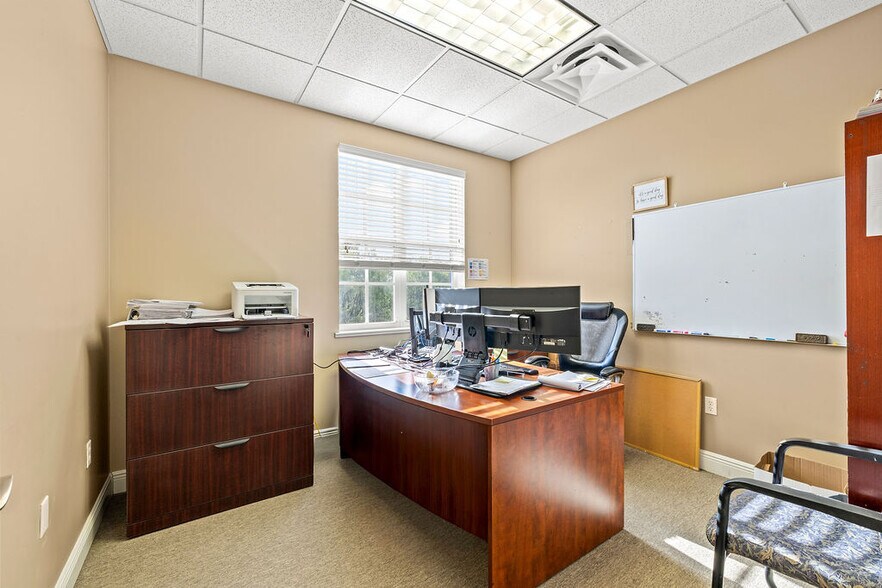 More Photos Of 1555 Indian River Blvd, Vero Beach Medical For Lease