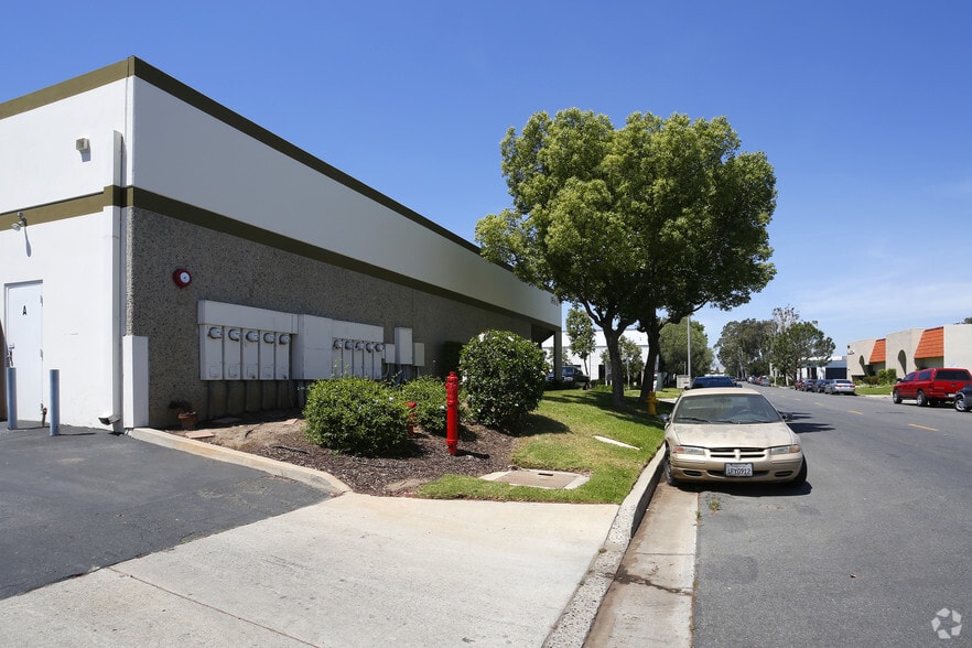 More Photos Of 1560 Commerce St, Corona Light Distribution For Lease