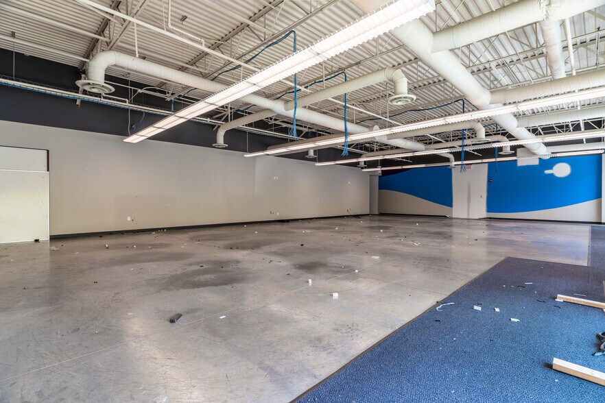 More Photos Of 2015 Vaughn Rd, Kennesaw Business Park For Sale