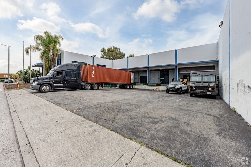 More Photos Of 5625 E Firestone Blvd, South Gate Warehouse For Lease