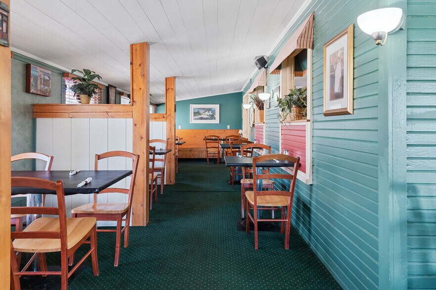 More Photos Of 1445 275 N Rd, Angola Sports And Entertainment For Sale