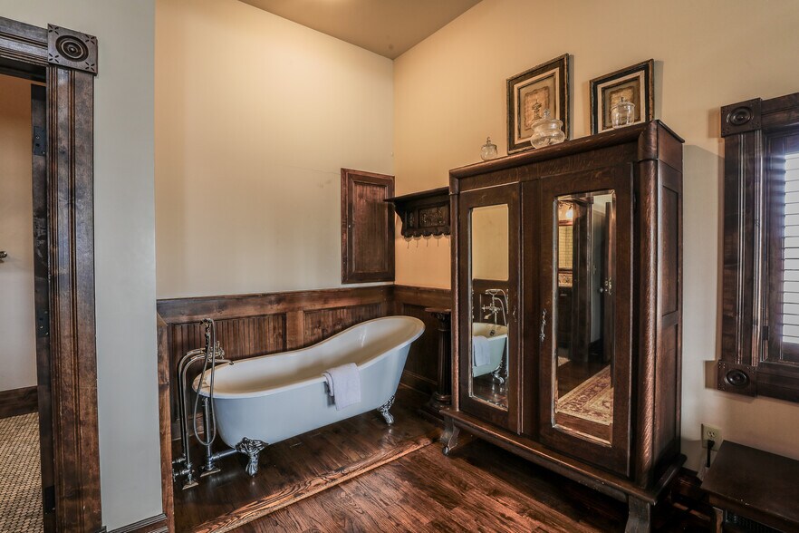 More Photos Of 119 N Main St, Jacksboro Hospitality For Sale