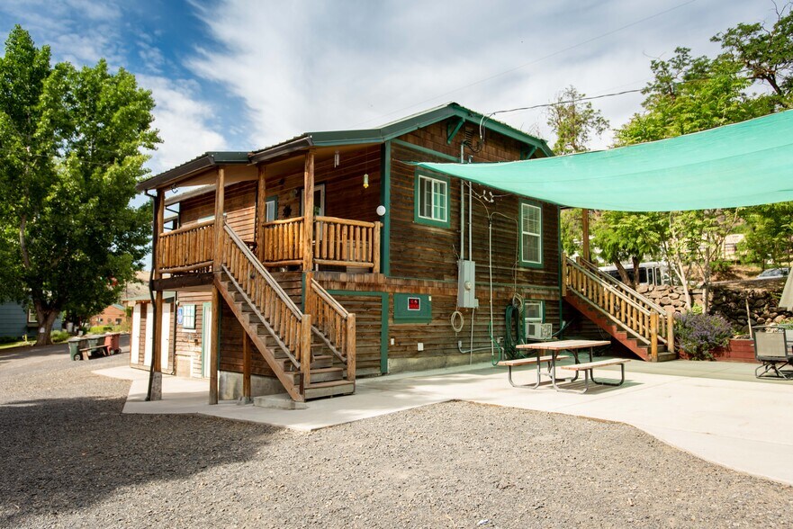 More Photos Of 206 Elrod Ave, Maupin Storefront Retail Residential For Lease