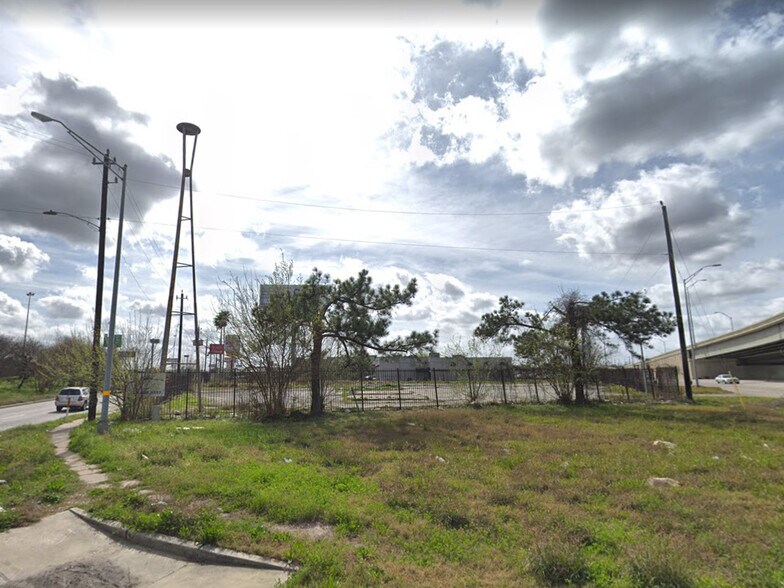 More Photos Of 7926-7928 N Shepherd Dr, Houston Land For Sale