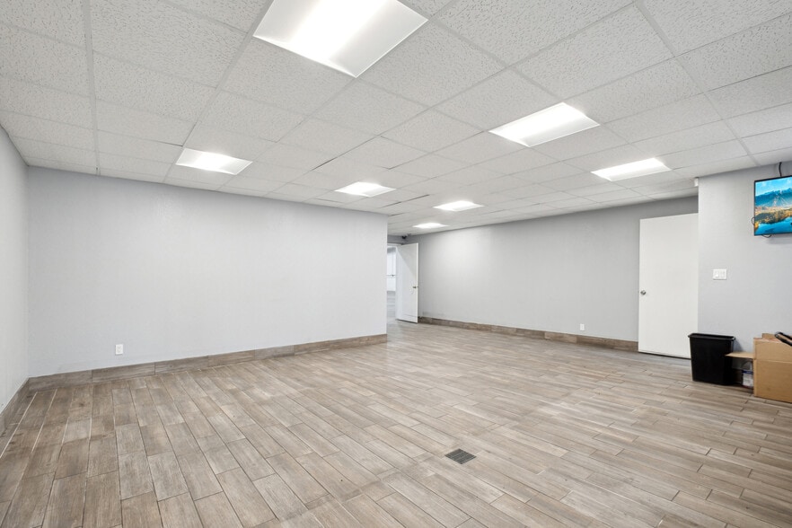 More Photos Of 3438-3446 Snelling Ave S, Minneapolis Distribution For Lease