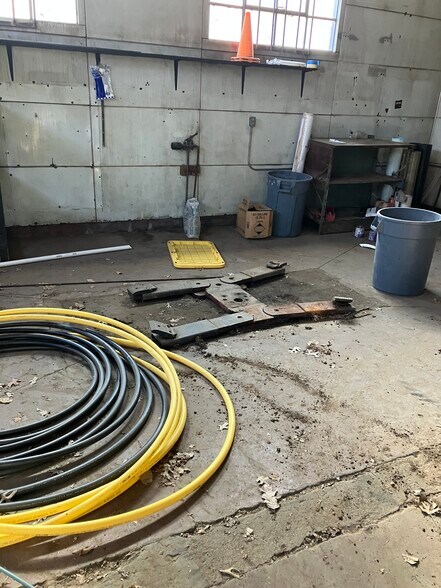 More Photos Of 301 S Main St, El Dorado Auto Repair For Lease