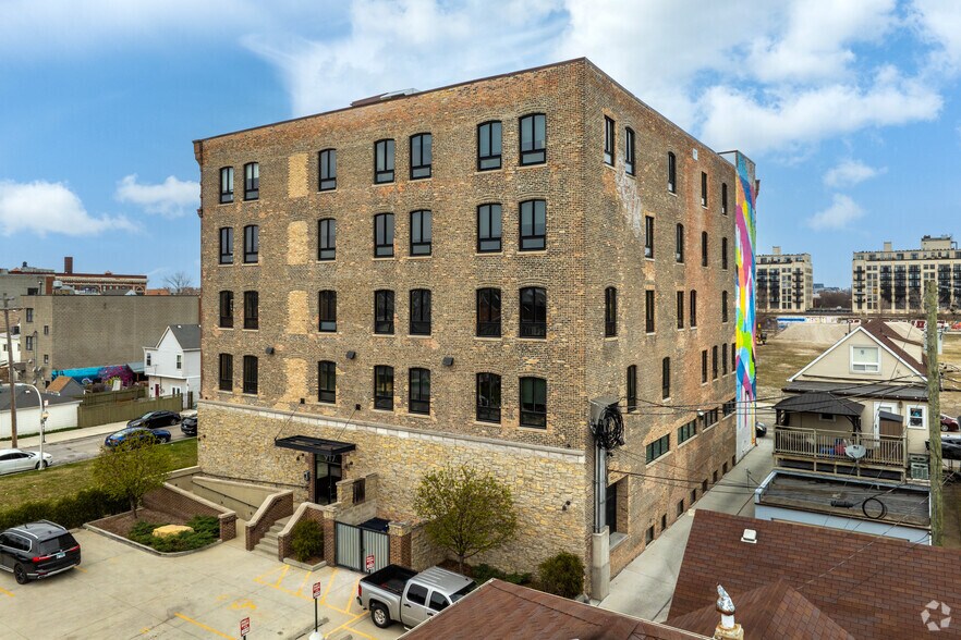 More Photos Of 917 W 18th St, Chicago Loft Creative Space For Lease