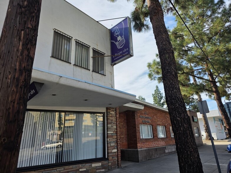 Primary Photo Of 125-127 S Glenoaks Blvd, Burbank General Retail For Lease