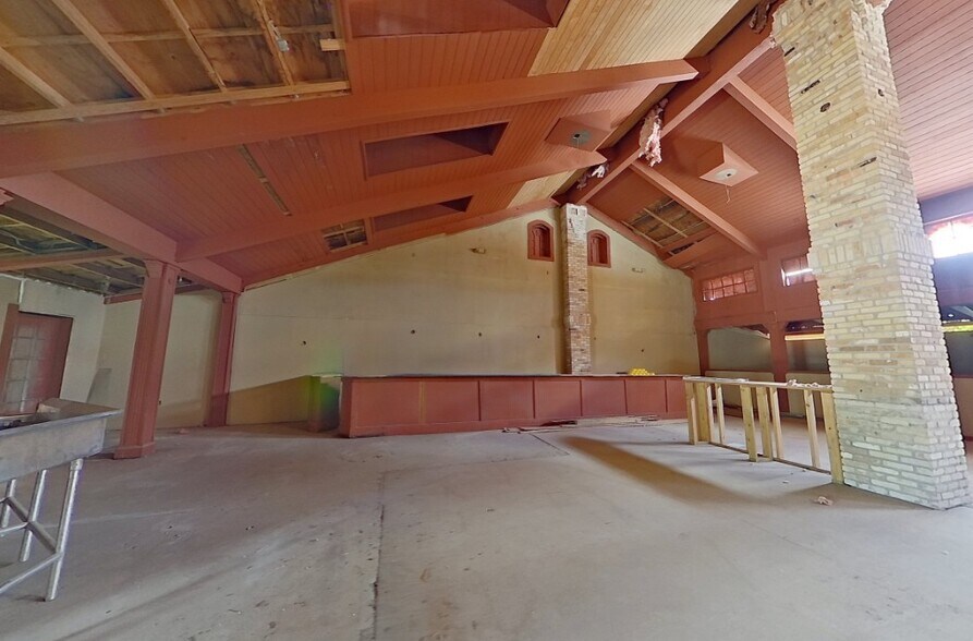 More Photos Of 610 N Navy Blvd, Pensacola Freestanding For Lease