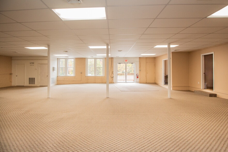 More Photos Of 21-69 S Main St, Leicester Service For Lease