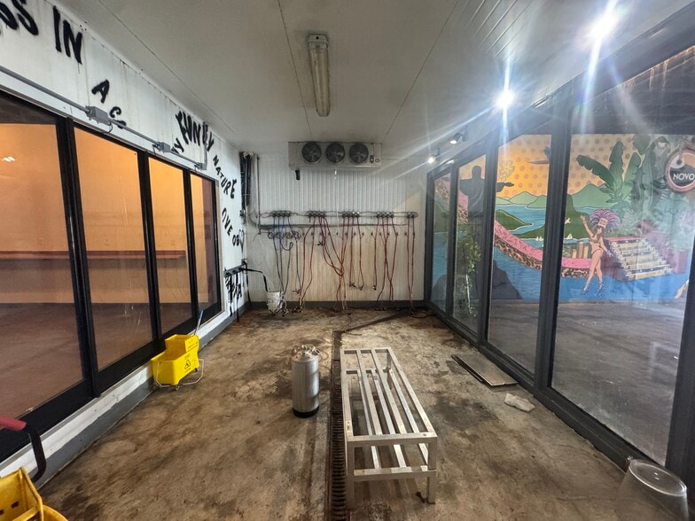More Photos Of 4845-4847 Newport Ave, San Diego Storefront For Lease