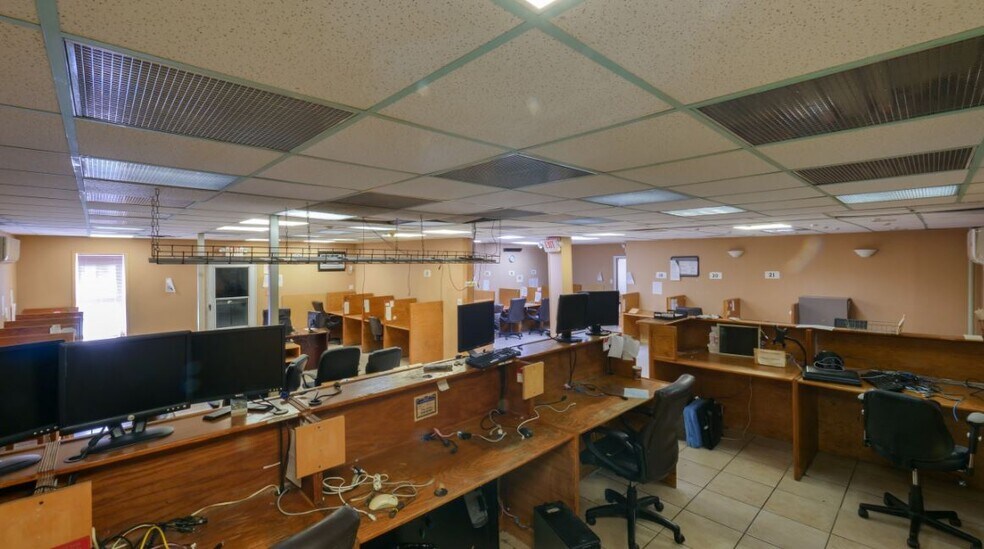 More Photos Of 275 20th St, Brooklyn Office For Sale