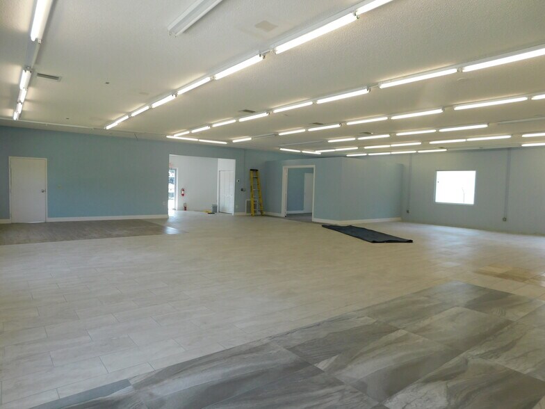 More Photos Of 5060 Industry Dr, Melbourne Manufacturing For Lease