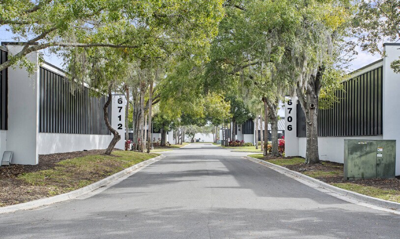More Photos Of 6706 Benjamin Rd, Tampa Unknown For Lease