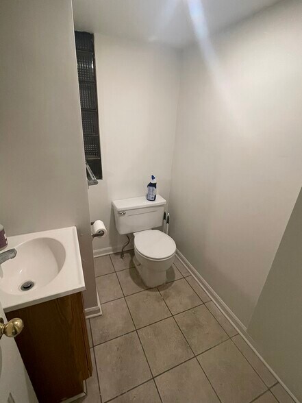 More Photos Of 522 S Main St, Elkhart Storefront Retail Residential For Lease