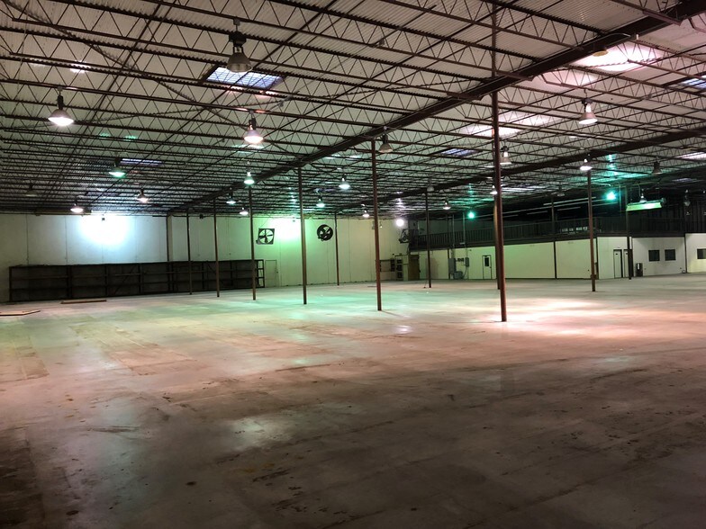 More Photos Of 6000 Yorktown Blvd, Corpus Christi Distribution For Lease