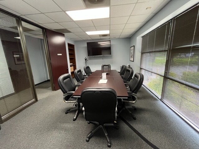 More Photos Of 5114 Railroad St, Deer Park Warehouse For Lease