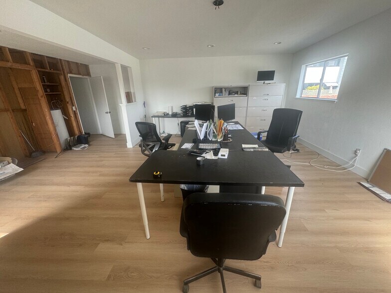 More Photos Of 13123 W Washington Blvd, Los Angeles Showroom For Lease