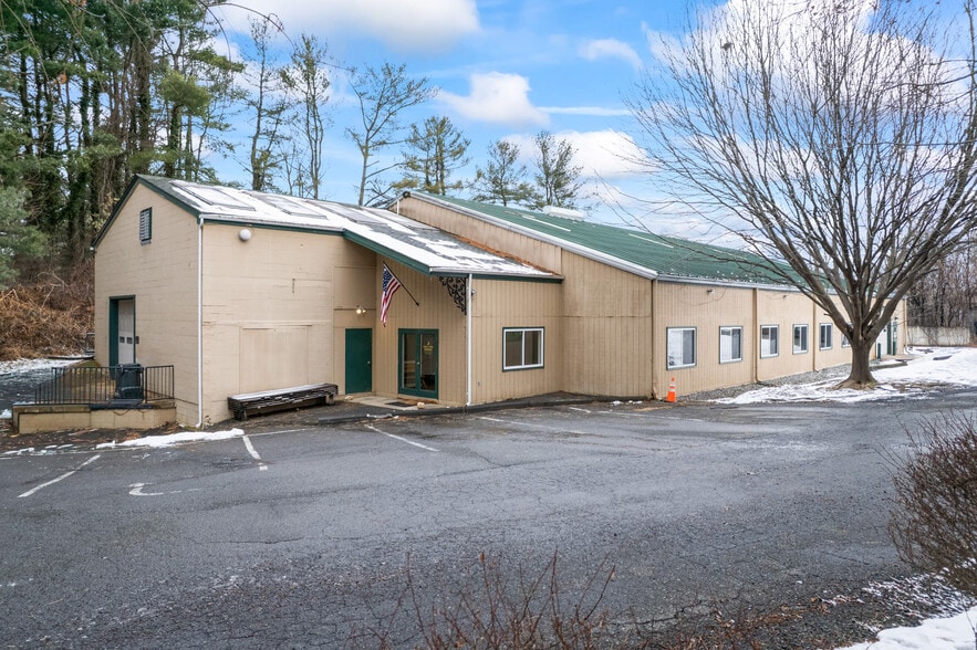 More Photos Of 105 E Cornwell Ln, Purcellville Warehouse For Sale