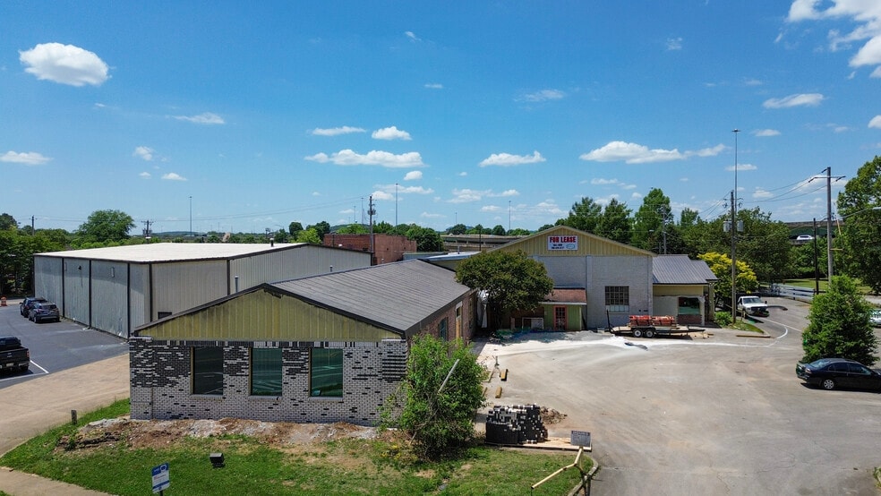More Photos Of 628 Meridian St N, Huntsville Freestanding For Lease