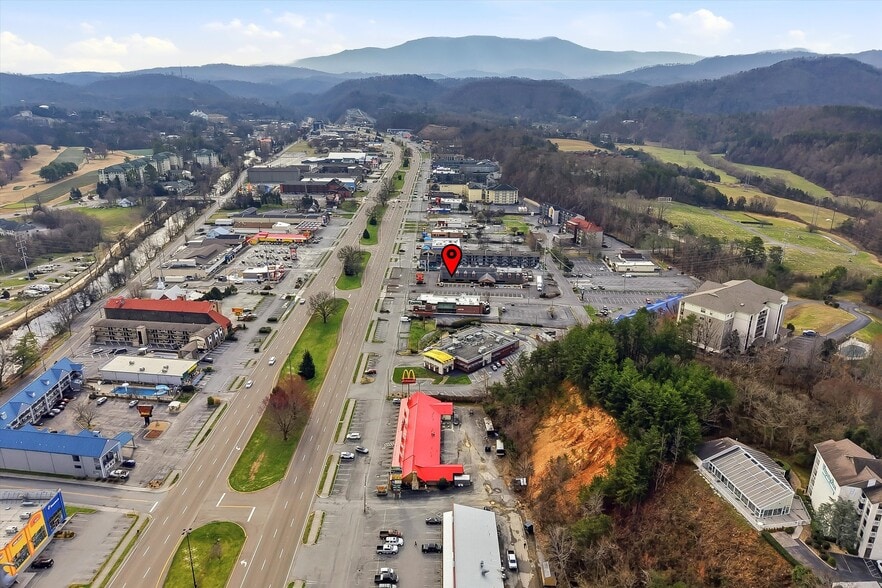 More Photos Of 3584 Parkway, Pigeon Forge Restaurant For Lease